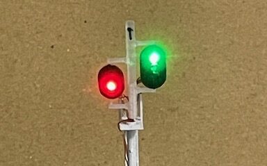 2つの信号機を設置した場内信号機をつくる - 遅咲き鉄道模型の道