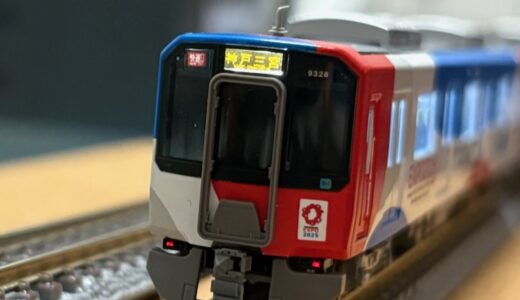 ミャクミャクがデザインされた関西万博ラッピングトレイン〜近鉄 9820系が入線！