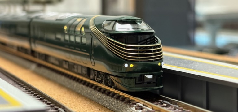 TWILIGHT EXPRESS 瑞風 JR 87系 が入線 - 遅咲き鉄道模型の道